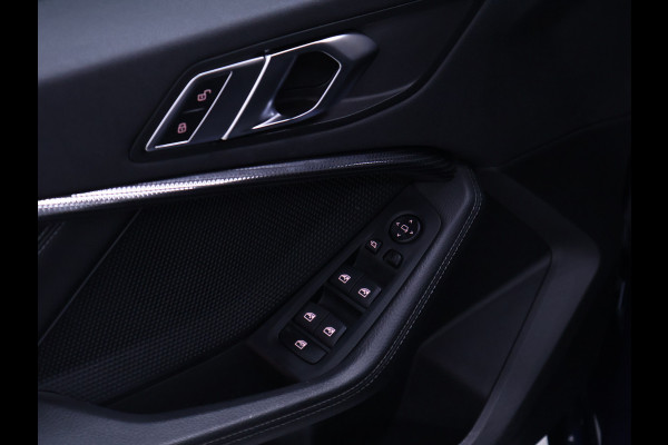 BMW 1-serie 118i M Sport [SCHUIFKANTELDAK, APPLE CARPLAY, ANDROID AUTO, STOELVERWARMING, STUURVERWARMING, ACHTERUITRIJCAMERA, PDC V+A, LED KOPLAMPEN, SPORTSTOELEN, 2-ZONE CLIMATE CONTROL, CRUISE CONTROL, NIEUWSTAAT]