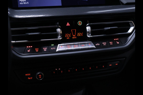BMW 1-serie 118i M Sport [SCHUIFKANTELDAK, APPLE CARPLAY, ANDROID AUTO, STOELVERWARMING, STUURVERWARMING, ACHTERUITRIJCAMERA, PDC V+A, LED KOPLAMPEN, SPORTSTOELEN, 2-ZONE CLIMATE CONTROL, CRUISE CONTROL, NIEUWSTAAT]