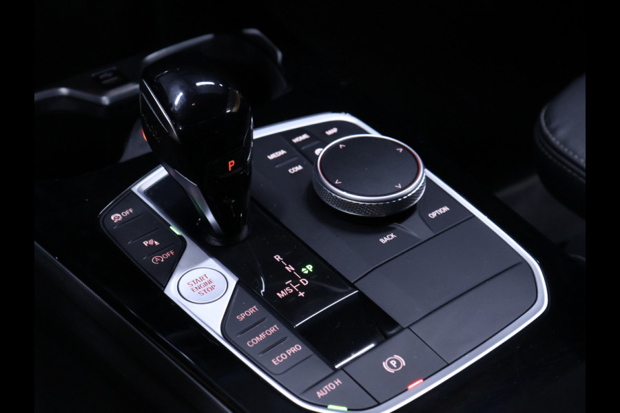 BMW 1-serie 118i M Sport [SCHUIFKANTELDAK, APPLE CARPLAY, ANDROID AUTO, STOELVERWARMING, STUURVERWARMING, ACHTERUITRIJCAMERA, PDC V+A, LED KOPLAMPEN, SPORTSTOELEN, 2-ZONE CLIMATE CONTROL, CRUISE CONTROL, NIEUWSTAAT]