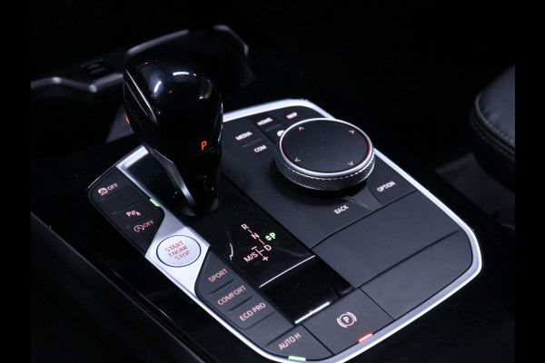 BMW 1-serie 118i M Sport [SCHUIFKANTELDAK, APPLE CARPLAY, ANDROID AUTO, STOELVERWARMING, STUURVERWARMING, ACHTERUITRIJCAMERA, PDC V+A, LED KOPLAMPEN, SPORTSTOELEN, 2-ZONE CLIMATE CONTROL, CRUISE CONTROL, NIEUWSTAAT]