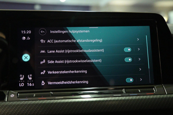 Volkswagen Golf 2.0 TSI R 4Motion AKRAP/PANO/IQ/H-K/KEYLESS/BOMVOL