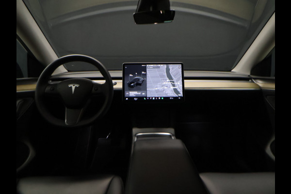 Tesla Model Y RWD 58 kWh [PANORAMADAK, APPLE CARPLAY, ANDROID AUTO, ELEKTRISCHE STOELEN, PDC, CAMERA, STOELVERWARMING, STUURVERWARMING, KEYLESS ENTRY, KEYLESS START, DODEHOEKDETECTIE, CLIMATE CONTROL, NIEUWSTAAT]