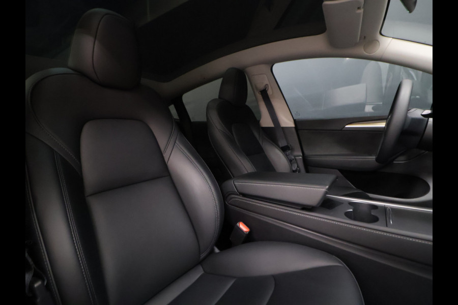 Tesla Model Y RWD 58 kWh [PANORAMADAK, APPLE CARPLAY, ANDROID AUTO, ELEKTRISCHE STOELEN, PDC, CAMERA, STOELVERWARMING, STUURVERWARMING, KEYLESS ENTRY, KEYLESS START, DODEHOEKDETECTIE, CLIMATE CONTROL, NIEUWSTAAT]