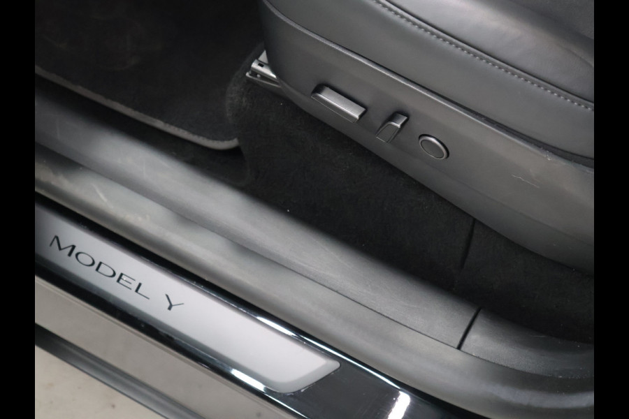 Tesla Model Y RWD 58 kWh [PANORAMADAK, APPLE CARPLAY, ANDROID AUTO, ELEKTRISCHE STOELEN, PDC, CAMERA, STOELVERWARMING, STUURVERWARMING, KEYLESS ENTRY, KEYLESS START, DODEHOEKDETECTIE, CLIMATE CONTROL, NIEUWSTAAT]