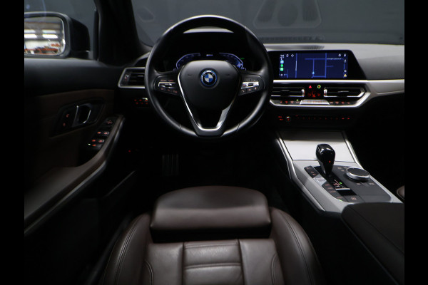 BMW 3 Serie Touring 320e Business Edition Plus [APPLE CARPLAY, ANDROID, TREKHAAK, STOELVERWARMING, CRUISE, ELEKTRISCHE ACHTERKLEP, DIGITAL DASH, NAVIGATIE, NIEUWSTAAT]