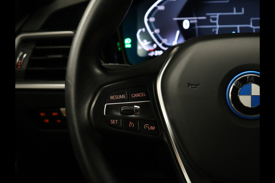 BMW 3 Serie Touring 320e Business Edition Plus [APPLE CARPLAY, ANDROID, TREKHAAK, STOELVERWARMING, CRUISE, ELEKTRISCHE ACHTERKLEP, DIGITAL DASH, NAVIGATIE, NIEUWSTAAT]