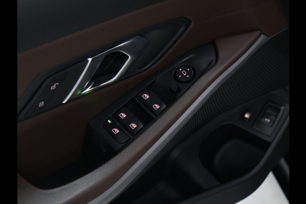 BMW 3 Serie Touring 320e Business Edition Plus [APPLE CARPLAY, ANDROID, TREKHAAK, STOELVERWARMING, CRUISE, ELEKTRISCHE ACHTERKLEP, DIGITAL DASH, NAVIGATIE, NIEUWSTAAT]