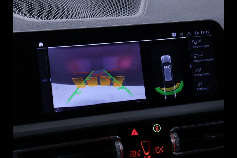BMW 3 Serie Touring 320e Business Edition Plus [APPLE CARPLAY, ANDROID, TREKHAAK, STOELVERWARMING, CRUISE, ELEKTRISCHE ACHTERKLEP, DIGITAL DASH, NAVIGATIE, NIEUWSTAAT]