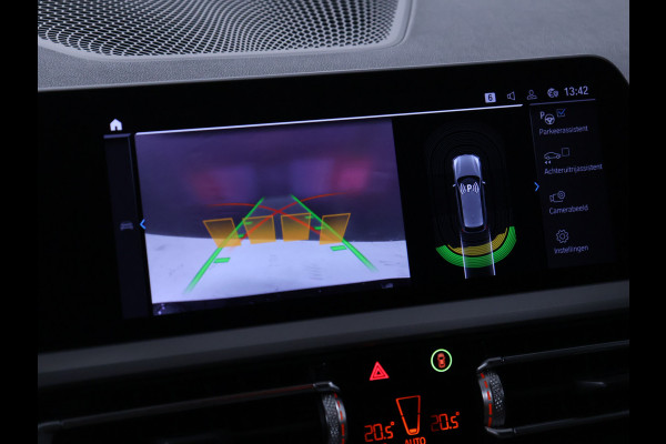BMW 3 Serie Touring 320e Business Edition Plus [APPLE CARPLAY, ANDROID, TREKHAAK, STOELVERWARMING, CRUISE, ELEKTRISCHE ACHTERKLEP, DIGITAL DASH, NAVIGATIE, NIEUWSTAAT]