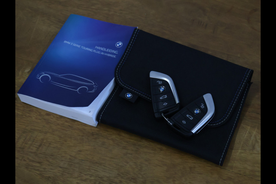 BMW 3 Serie Touring 320e Business Edition Plus [APPLE CARPLAY, ANDROID, TREKHAAK, STOELVERWARMING, CRUISE, ELEKTRISCHE ACHTERKLEP, DIGITAL DASH, NAVIGATIE, NIEUWSTAAT]