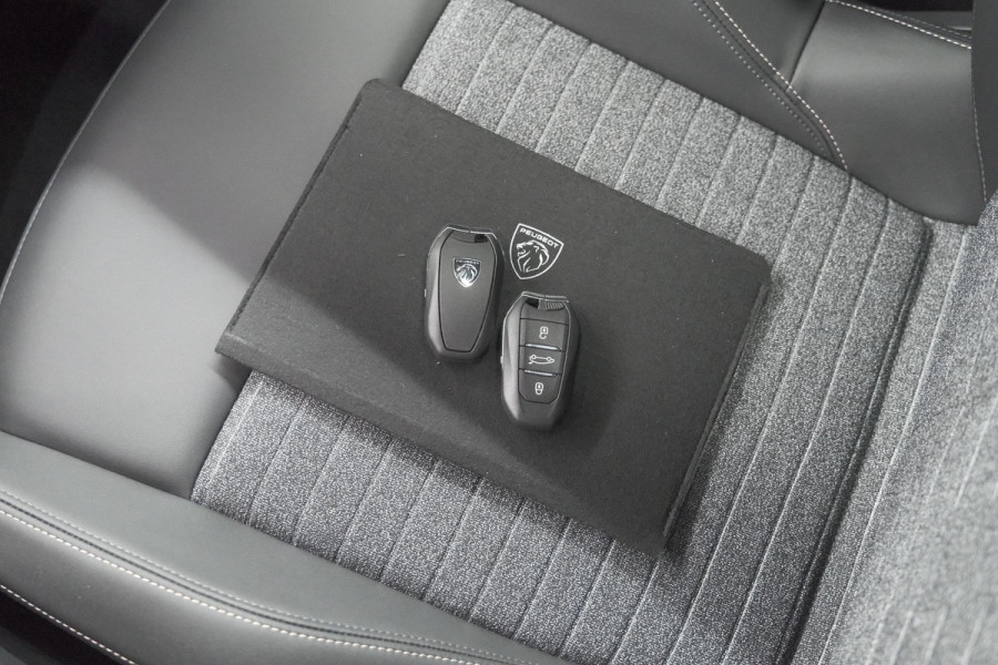 Peugeot 3008 1.2 Hybrid 136 Allure | Camera | Panoramisch Navigatiescherm | Apple Carplay | Comfort Stoelen