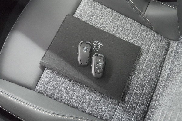 Peugeot 3008 1.2 Hybrid 136 Allure | Camera | Panoramisch Navigatiescherm | Apple Carplay | Comfort Stoelen