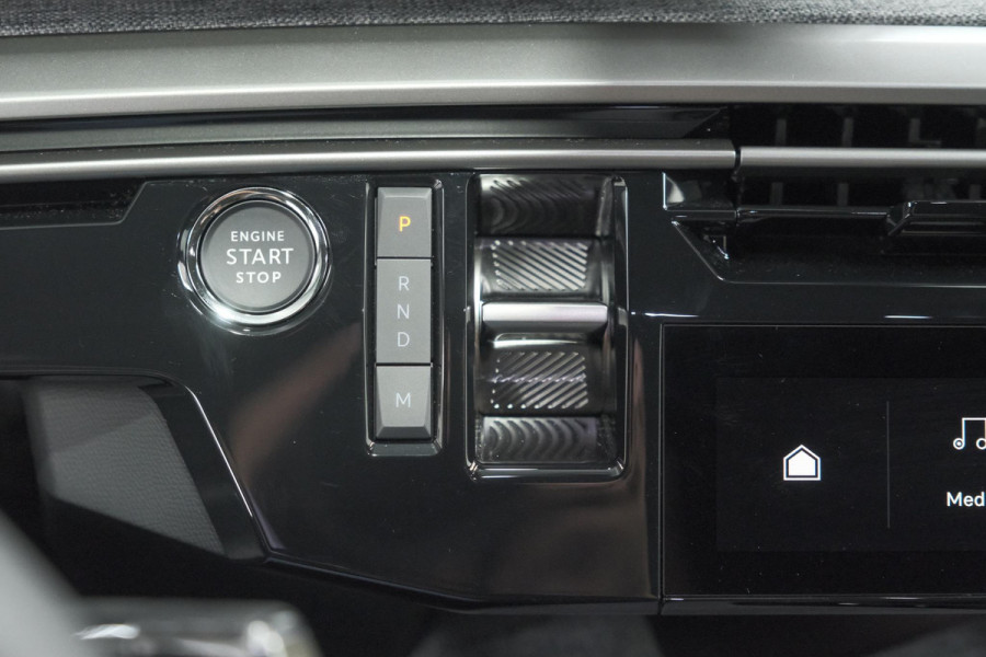 Peugeot 3008 1.2 Hybrid 136 Allure | Camera | Panoramisch Navigatiescherm | Apple Carplay | Comfort Stoelen