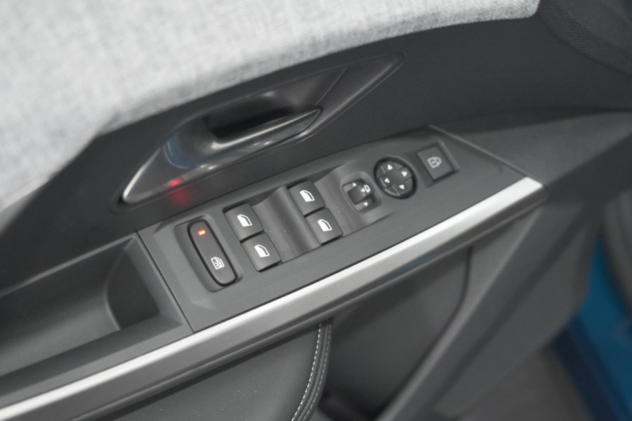 Peugeot 3008 1.2 Hybrid 136 Allure | Camera | Panoramisch Navigatiescherm | Apple Carplay | Comfort Stoelen