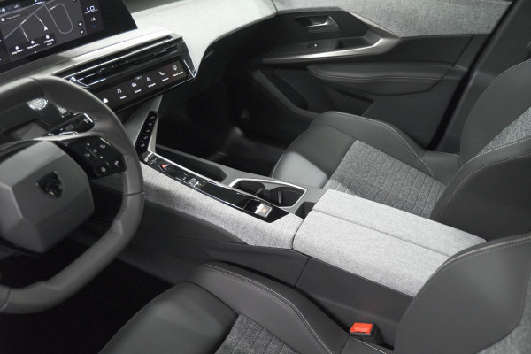 Peugeot 3008 1.2 Hybrid 136 Allure | Camera | Panoramisch Navigatiescherm | Apple Carplay | Comfort Stoelen