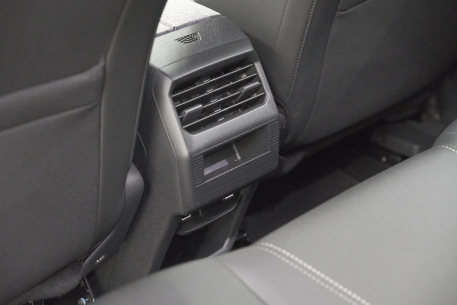 Peugeot 3008 1.2 Hybrid 136 Allure | Camera | Panoramisch Navigatiescherm | Apple Carplay | Comfort Stoelen