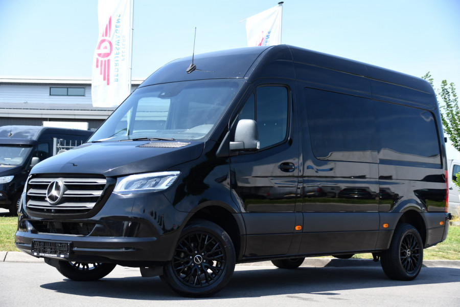 Mercedes-Benz Sprinter 319 V6 3.0 CDI L2H2 DC Black Edition Full Options! 360 Camera, Cruise, Carplay, 10,5'' Mbux, LED, 2 x Geveerde stoel, Stoelverwarming, Sensoren, Uniek!
