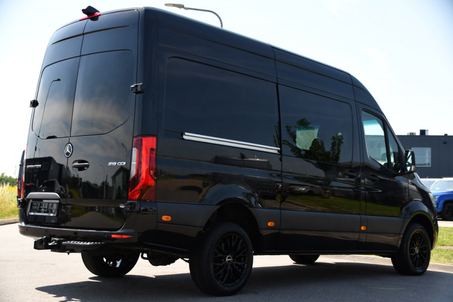 Mercedes-Benz Sprinter 319 V6 3.0 CDI L2H2 DC Black Edition Full Options! 360 Camera, Cruise, Carplay, 10,5'' Mbux, LED, 2 x Geveerde stoel, Stoelverwarming, Sensoren, Uniek!