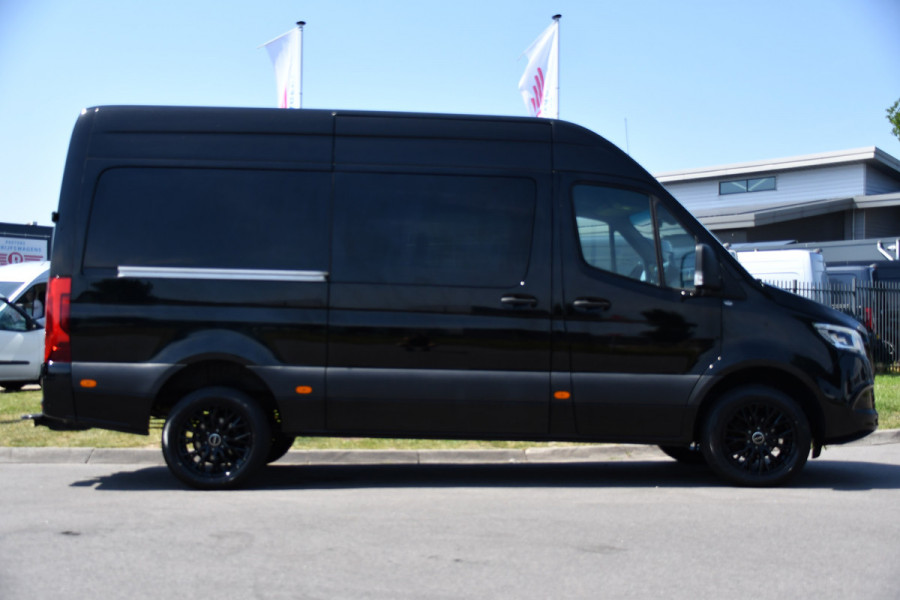 Mercedes-Benz Sprinter 319 V6 3.0 CDI L2H2 DC Black Edition Full Options! 360 Camera, Cruise, Carplay, 10,5'' Mbux, LED, 2 x Geveerde stoel, Stoelverwarming, Sensoren, Uniek!