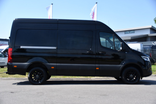 Mercedes-Benz Sprinter 319 V6 3.0 CDI L2H2 DC Black Edition Full Options! 360 Camera, Cruise, Carplay, 10,5'' Mbux, LED, 2 x Geveerde stoel, Stoelverwarming, Sensoren, Uniek!