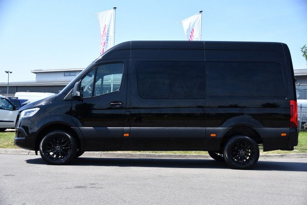 Mercedes-Benz Sprinter 319 V6 3.0 CDI L2H2 DC Black Edition Full Options! 360 Camera, Cruise, Carplay, 10,5'' Mbux, LED, 2 x Geveerde stoel, Stoelverwarming, Sensoren, Uniek!