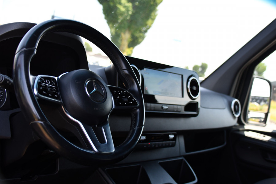 Mercedes-Benz Sprinter 319 V6 3.0 CDI L2H2 DC Black Edition Full Options! 360 Camera, Cruise, Carplay, 10,5'' Mbux, LED, 2 x Geveerde stoel, Stoelverwarming, Sensoren, Uniek!