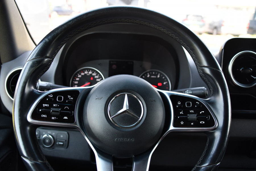 Mercedes-Benz Sprinter 319 V6 3.0 CDI L2H2 DC Black Edition Full Options! 360 Camera, Cruise, Carplay, 10,5'' Mbux, LED, 2 x Geveerde stoel, Stoelverwarming, Sensoren, Uniek!