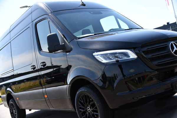 Mercedes-Benz Sprinter 319 V6 3.0 CDI L2H2 DC Black Edition Full Options! 360 Camera, Cruise, Carplay, 10,5'' Mbux, LED, 2 x Geveerde stoel, Stoelverwarming, Sensoren, Uniek!