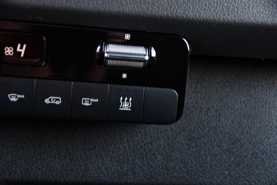 Mercedes-Benz Sprinter 319 V6 3.0 CDI L2H2 DC Black Edition Full Options! 360 Camera, Cruise, Carplay, 10,5'' Mbux, LED, 2 x Geveerde stoel, Stoelverwarming, Sensoren, Uniek!