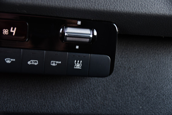 Mercedes-Benz Sprinter 319 V6 3.0 CDI L2H2 DC Black Edition Full Options! 360 Camera, Cruise, Carplay, 10,5'' Mbux, LED, 2 x Geveerde stoel, Stoelverwarming, Sensoren, Uniek!