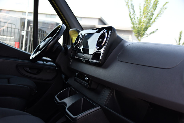 Mercedes-Benz Sprinter 319 V6 3.0 CDI L2H2 DC Black Edition Full Options! 360 Camera, Cruise, Carplay, 10,5'' Mbux, LED, 2 x Geveerde stoel, Stoelverwarming, Sensoren, Uniek!