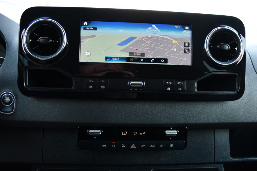 Mercedes-Benz Sprinter 319 V6 3.0 CDI L2H2 DC Black Edition Full Options! 360 Camera, Cruise, Carplay, 10,5'' Mbux, LED, 2 x Geveerde stoel, Stoelverwarming, Sensoren, Uniek!