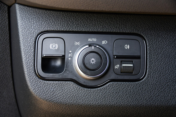 Mercedes-Benz Sprinter 319 V6 3.0 CDI L2H2 DC Black Edition Full Options! 360 Camera, Cruise, Carplay, 10,5'' Mbux, LED, 2 x Geveerde stoel, Stoelverwarming, Sensoren, Uniek!