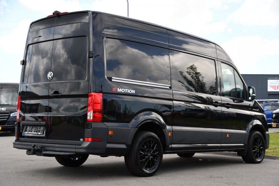 Volkswagen Crafter 35 2.0 TDI L3H3 4Motion Black Edition Full options! Adaptieve Cruise, Camera, Carplay, Stoelverwarming, LED, 4x4, Automaat, 177pk, Clima, Trekhaak, Uniek!