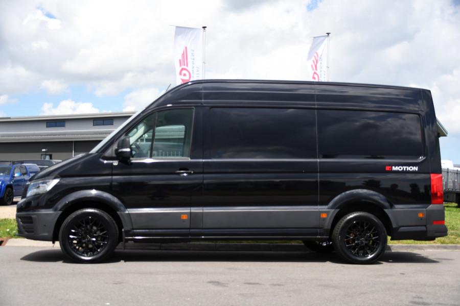 Volkswagen Crafter 35 2.0 TDI L3H3 4Motion Black Edition Full options! Adaptieve Cruise, Camera, Carplay, Stoelverwarming, LED, 4x4, Automaat, 177pk, Clima, Trekhaak, Uniek!