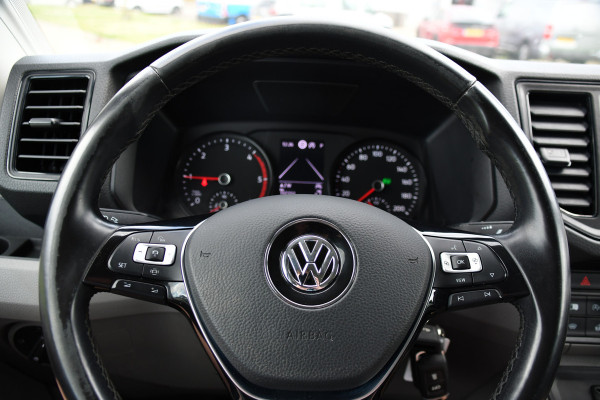 Volkswagen Crafter 35 2.0 TDI L3H3 4Motion Black Edition Full options! Adaptieve Cruise, Camera, Carplay, Stoelverwarming, LED, 4x4, Automaat, 177pk, Clima, Trekhaak, Uniek!