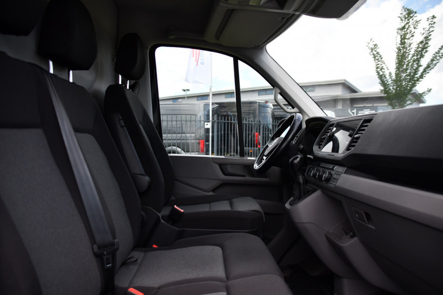Volkswagen Crafter 35 2.0 TDI L3H3 4Motion Black Edition Full options! Adaptieve Cruise, Camera, Carplay, Stoelverwarming, LED, 4x4, Automaat, 177pk, Clima, Trekhaak, Uniek!