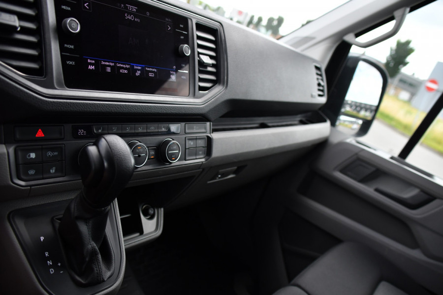 Volkswagen Crafter 35 2.0 TDI L3H3 4Motion Black Edition Full options! Adaptieve Cruise, Camera, Carplay, Stoelverwarming, LED, 4x4, Automaat, 177pk, Clima, Trekhaak, Uniek!