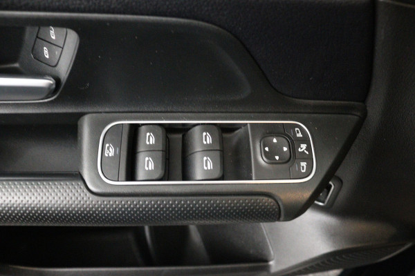 Mercedes-Benz Glb 200 Advantage (CAMERA, CRUISE. TREKHAAK, LED, STUURBEDIENING, WIDESCREEN)