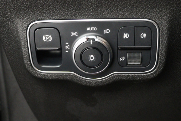 Mercedes-Benz Glb 200 Advantage (CAMERA, CRUISE. TREKHAAK, LED, STUURBEDIENING, WIDESCREEN)