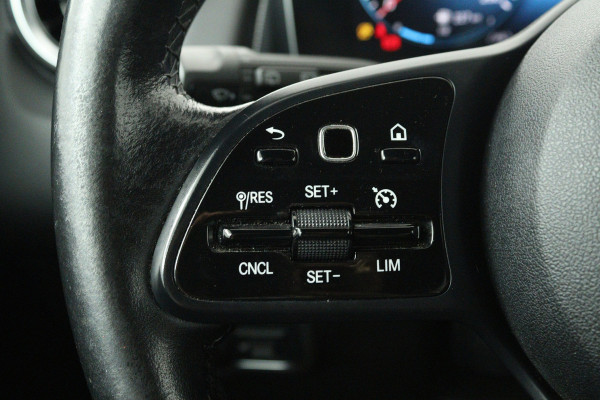 Mercedes-Benz Glb 200 Advantage (CAMERA, CRUISE. TREKHAAK, LED, STUURBEDIENING, WIDESCREEN)