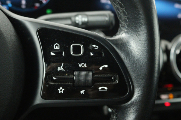 Mercedes-Benz Glb 200 Advantage (CAMERA, CRUISE. TREKHAAK, LED, STUURBEDIENING, WIDESCREEN)