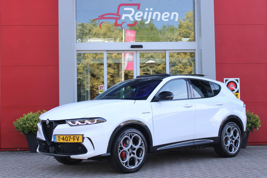 Alfa Romeo Tonale PHEV 280PK VELOCE | PANORAMISCH SCHUIF/KANTEL DAK | PREMIUM PACK: LEDEREN BEKLEDING/GEVENTILEERDE VOORSTOELEN/4-VOUDIG ELEKTRISCH VERSTELBARE LENDESTEUN VOORSTOELEN/HOOGGLANS ZWARTE RAAMOMLIJSTING/AMBIENT LIGHTING | TECHNOLOGY PACK: PARKEERWAARSCHUWING VOOR EN ACHTER/360° CAMERA/AUTOMATISCH INPARKEREN/ AUTONOMOUS DRIVING LEVEL 2: ADAPTIVE CRUISE CONTROL/LANE CENTERING ASSIST/TRAFFIC JAM ASSIST DODEHOEK DETECTIE AUTOMATISCH DIMMENDE BUITENSPIEGELS ELEKTRISCH BEDIENBARE ACHTERKLEP | WINTERPACK: STOELVERWARMING VOOR/STUURVERWARMING/VERWARMBARE RUITENSPROEIERS | HARMAN KAR