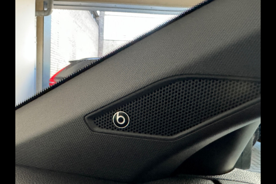 Volkswagen Taigo 1.5 TSI R-Line Pano|Keyless|Beats|Camera