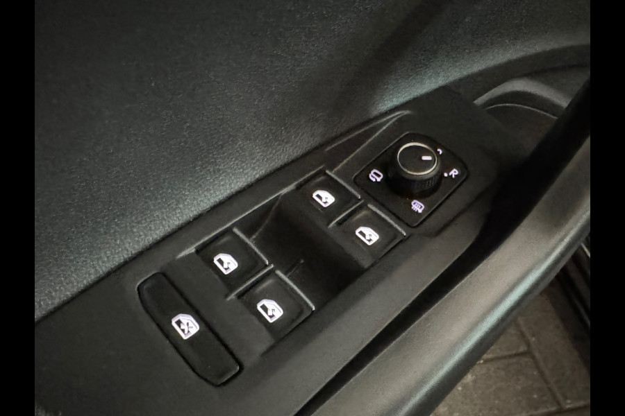 Volkswagen Taigo 1.5 TSI R-Line Pano|Keyless|Beats|Camera