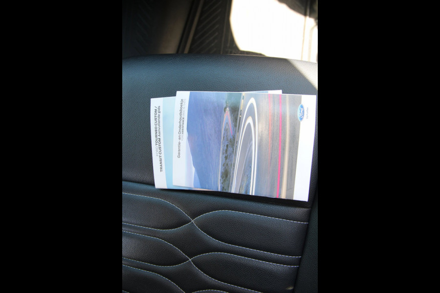 Ford Transit Custom 320 2.0 TDCI 130PK AUT L2H1 Platinum Edition DC / 5 pers / Trekhaak