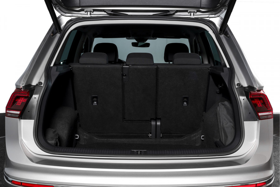 Volkswagen Tiguan 2.0 TSI 4Motion Highline Business R 180 PK | R-Line | Elek. Trekhaak | Adapt. Cruise | Stoel-+Bankverw. | PDC | Camera | NAV + App. Connect | ECC | Elek. Klep | LM 19" |