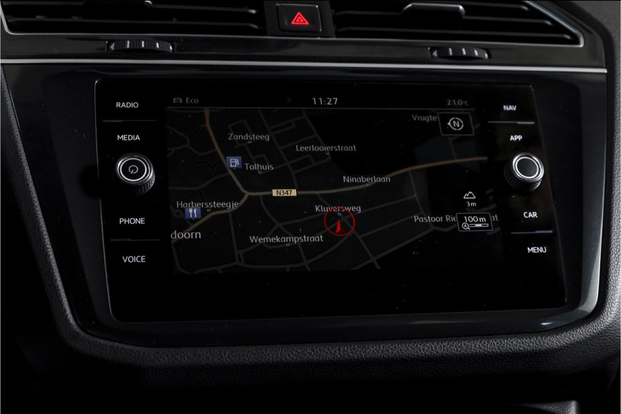 Volkswagen Tiguan 2.0 TSI 4Motion Highline Business R 180 PK | R-Line | Elek. Trekhaak | Adapt. Cruise | Stoel-+Bankverw. | PDC | Camera | NAV + App. Connect | ECC | Elek. Klep | LM 19" |