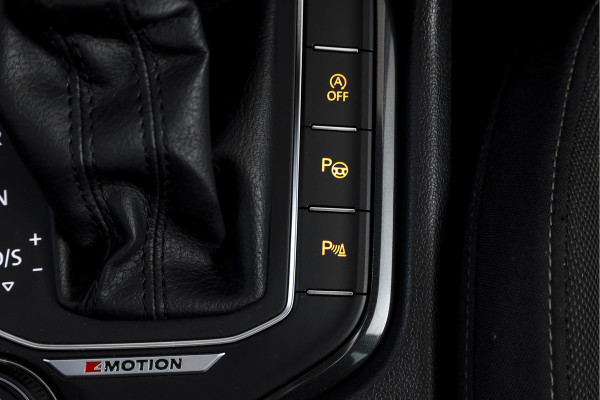 Volkswagen Tiguan 2.0 TSI 4Motion Highline Business R 180 PK | R-Line | Elek. Trekhaak | Adapt. Cruise | Stoel-+Bankverw. | PDC | Camera | NAV + App. Connect | ECC | Elek. Klep | LM 19" |