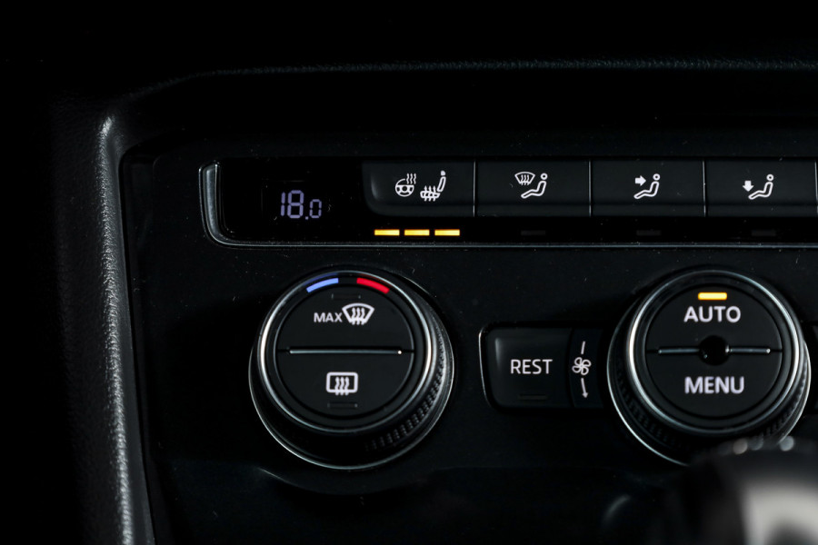 Volkswagen Tiguan 2.0 TSI 4Motion Highline Business R 180 PK | R-Line | Elek. Trekhaak | Adapt. Cruise | Stoel-+Bankverw. | PDC | Camera | NAV + App. Connect | ECC | Elek. Klep | LM 19" |